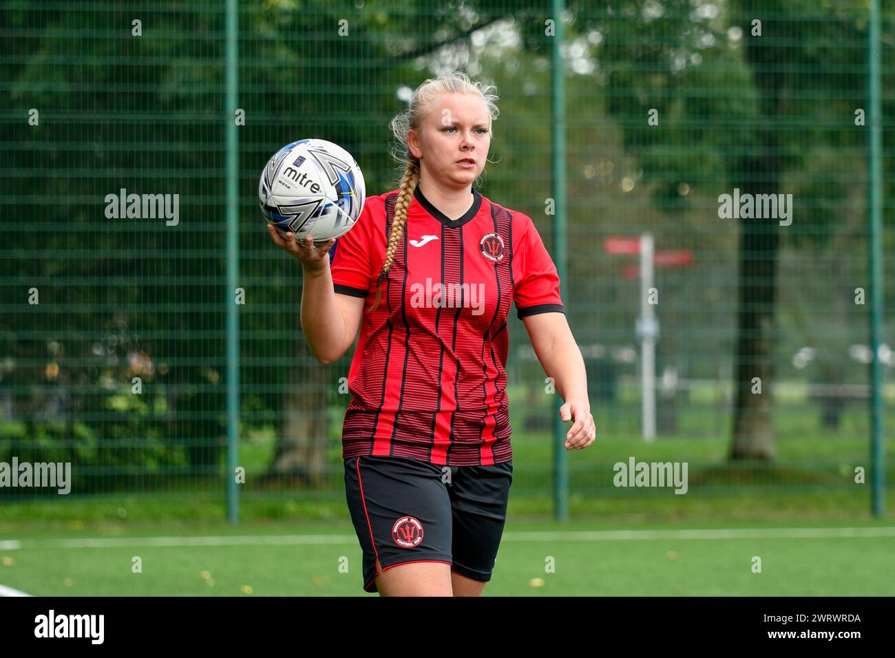 Ystrad Mynach, pays de Galles. 3 octobre 2021. Sara Guzowska de Hounslow Women lors du match de la FA Women's National League Southern premier Division entre Cardiff City Ladies et Hounslow Women au Centre of Sporting Excellence à Ystrad Mynach, pays de Galles, Royaume-Uni le 3 octobre 2021. Crédit : Duncan Thomas/Majestic Media. Banque D'Images