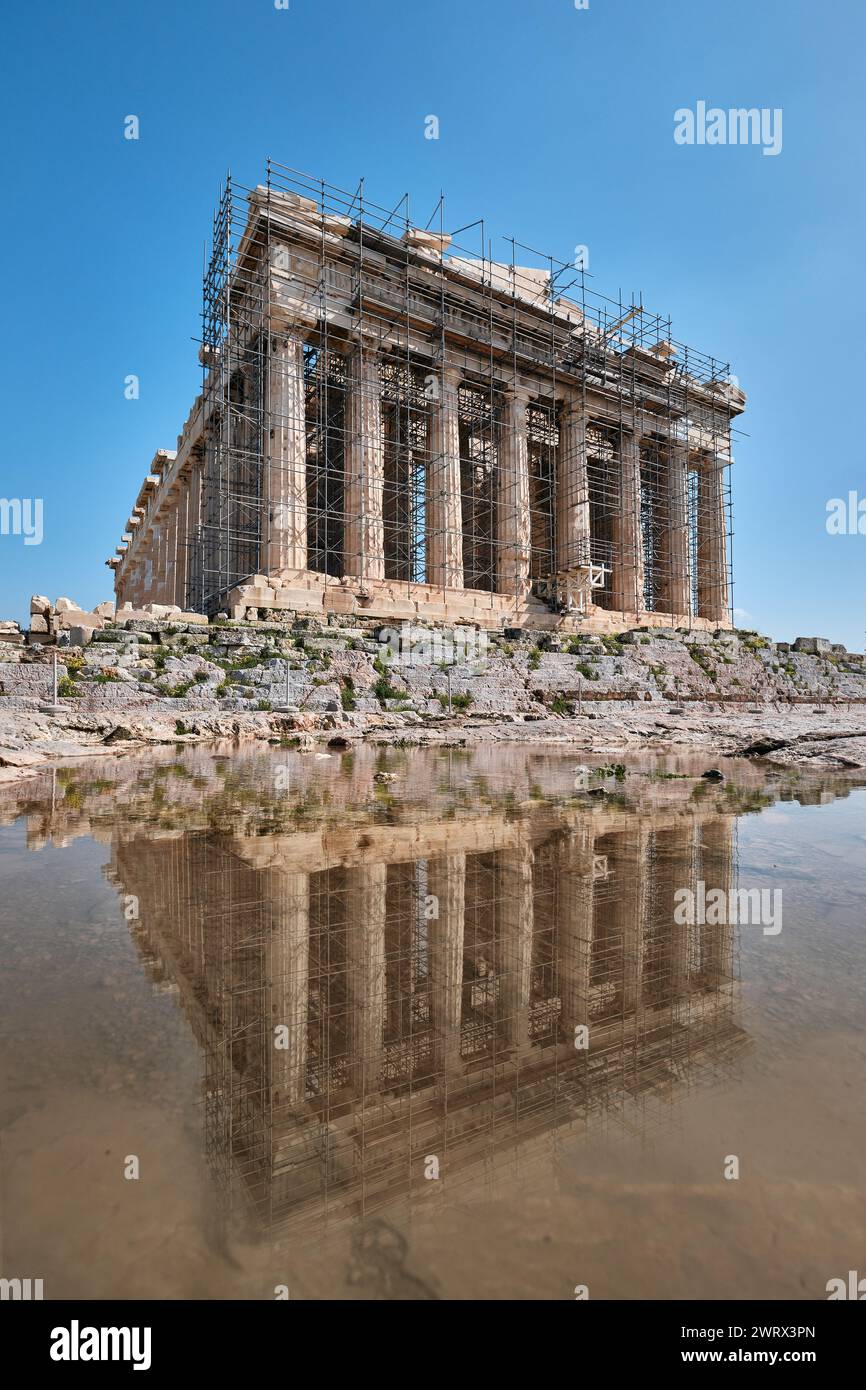 Athènes, Grèce - 02 mars 2024 : ruines du temple du Parthénon sur l'Acropole d'Athènes. Il est dédié à la déesse Athéna Banque D'Images