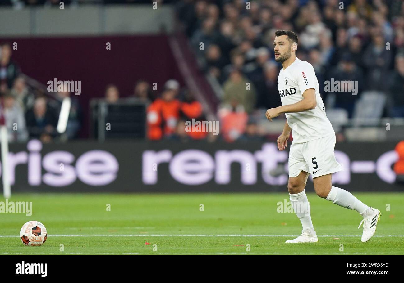 Londres, Royaume-Uni. 14 mars 2024. Manuel Gulde du SC Freiburg lors du West Ham United FC contre SC Freiburg UEFA Europa League dernier 16 match au London Stadium, Londres, Angleterre, Royaume-Uni le 14 mars 2024. Crédit : Every second Media/Alamy Live News Banque D'Images