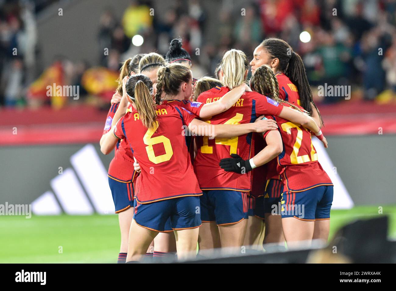 L'Espagne célèbre son premier but, butrice : Aitana Bonmatí (6) photographiée lors d'un match de football féminin entre l'Espagne et la France lors de la finale de la Ligue des Nations féminines de l'UEFA, le mercredi 28 février 2024 à Séville, España . PHOTO Adelina Cobos crédit : Sportpix/Alamy Live News Banque D'Images