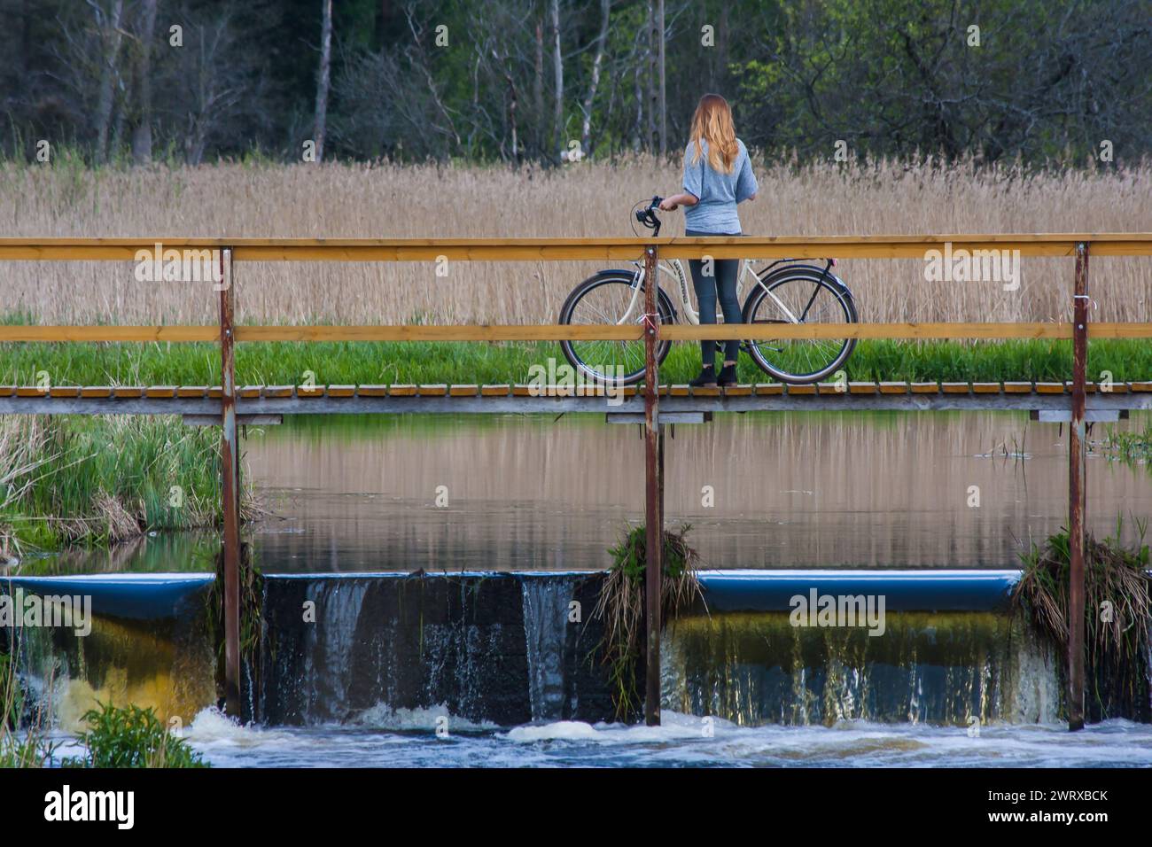 Tourisme à vélo, balade en plein air relaxante, loisirs pour les femmes Banque D'Images