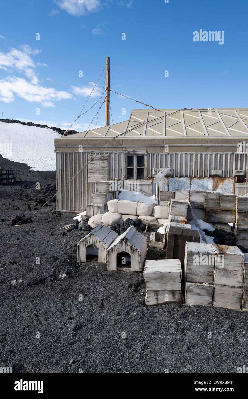 Antarctique, mer de Ross, île de Ross, Cap Royds. Shackleton's Hut, utilisée lors de l'expédition britannique Antarctique Nimrod (1907-1907) Banque D'Images