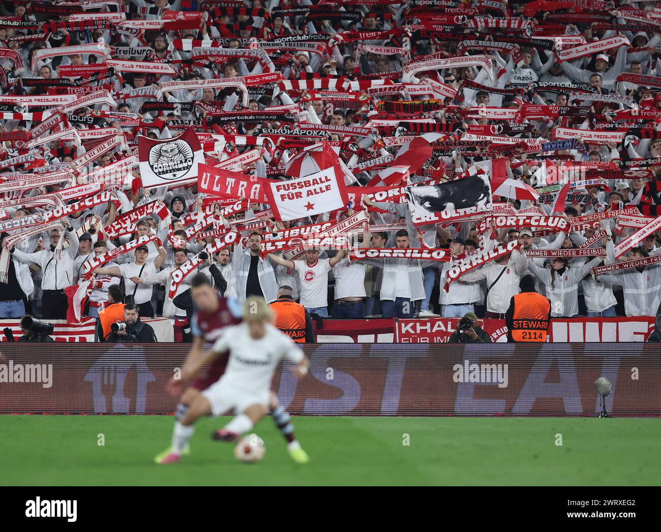Londres, Royaume-Uni. 14 mars 2024. Les supporters de Fribourg lors du match de l'UEFA Europa League Round of 16 au stade de Londres. Le crédit photo devrait se lire comme suit : David Klein/Sportimage crédit : Sportimage Ltd/Alamy Live News Banque D'Images