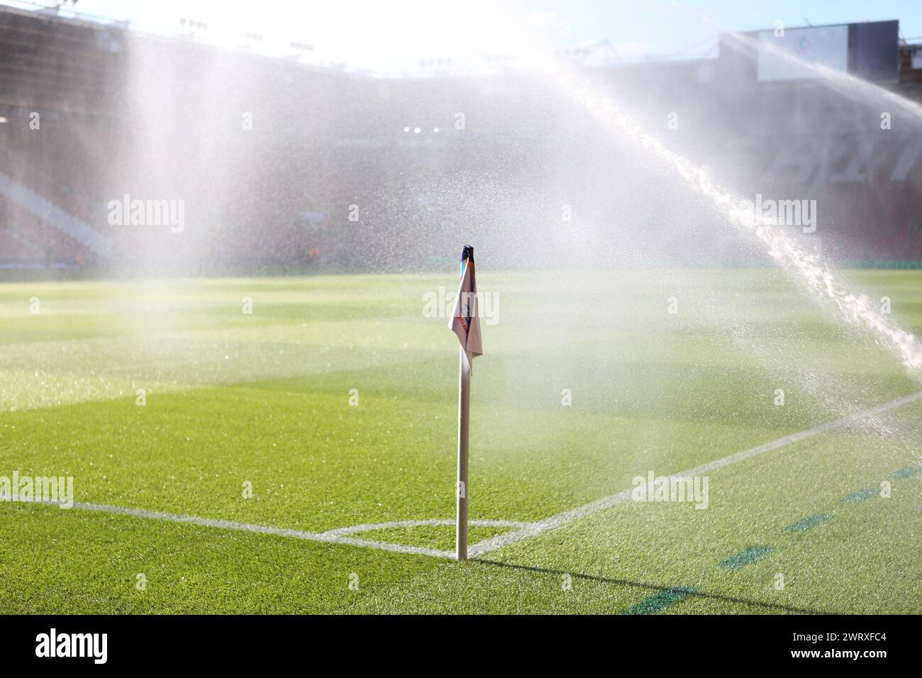 Sprinklers Water the pitch Irlande du Nord - Norvège UEFA Women's Euro St Mary's Stadium, Southampton Banque D'Images