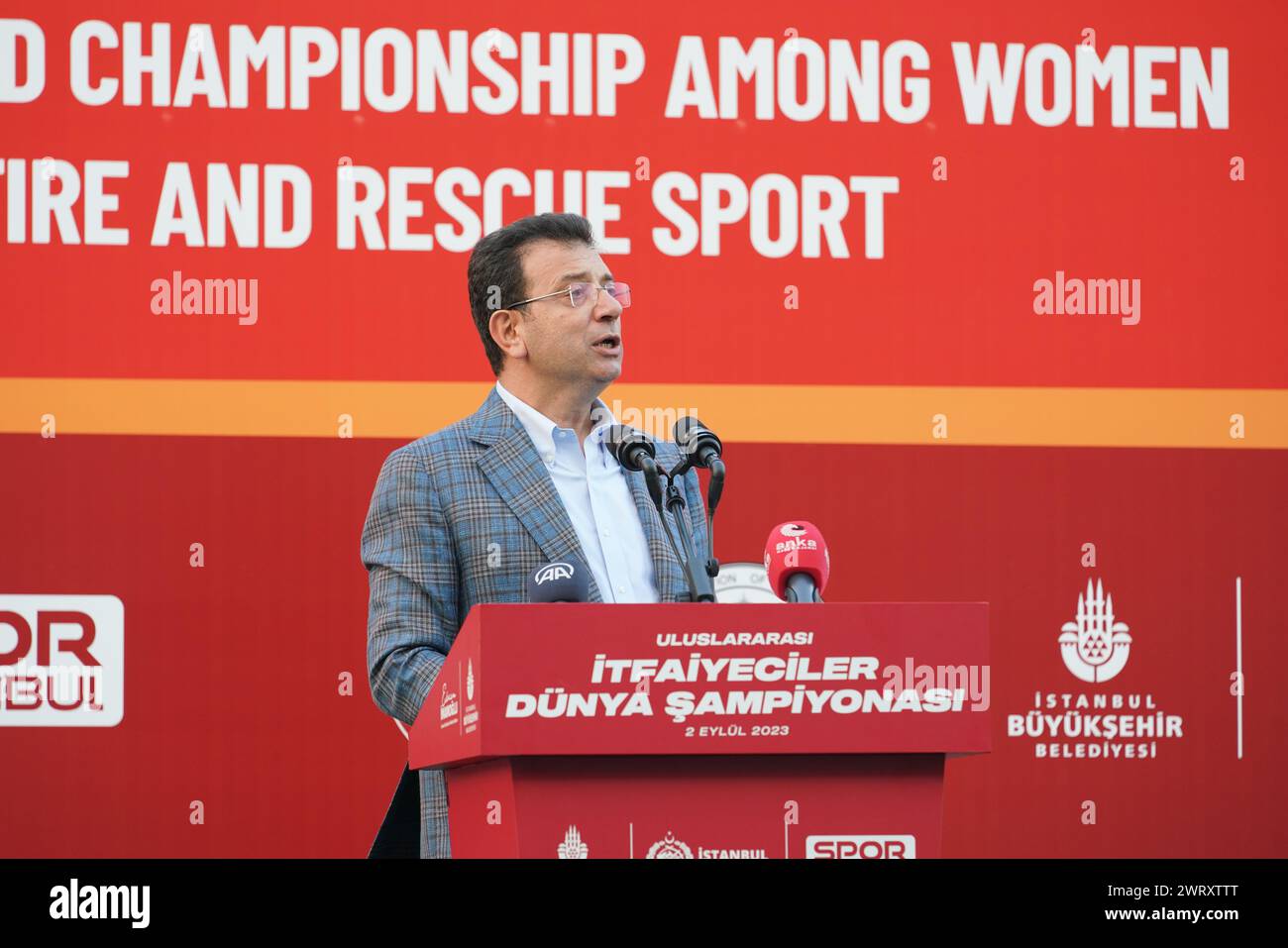 ISTANBUL, TURKIYE - 02 SEPTEMBRE 2023 : le maire d'Istanbul Ekrem Imamoglu dans le Championnat du monde de sports d'incendie et de sauvetage à Istanbul Banque D'Images