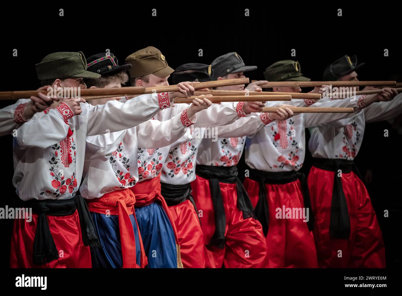 Prolisok Ukrainian Dance Group organise un concert-bénéfice de collecte de fonds pour l'Ukraine au Shaw Theatre, Londres, Royaume-Uni Banque D'Images