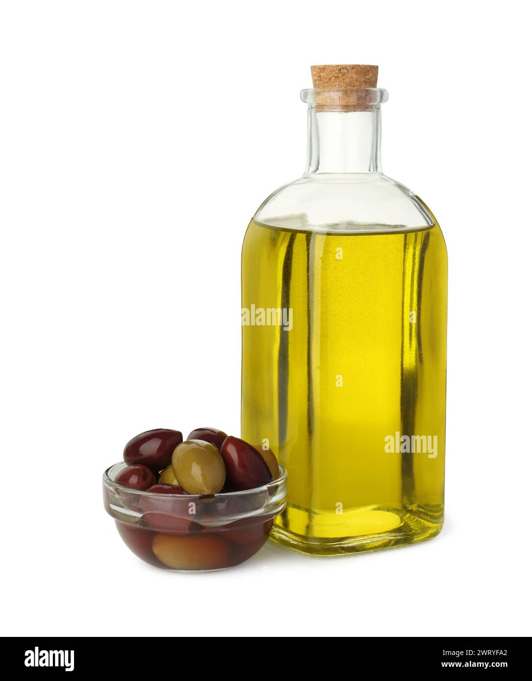 Graisses végétales. Bouteille d'huile de cuisson et olives isolées sur blanc Banque D'Images