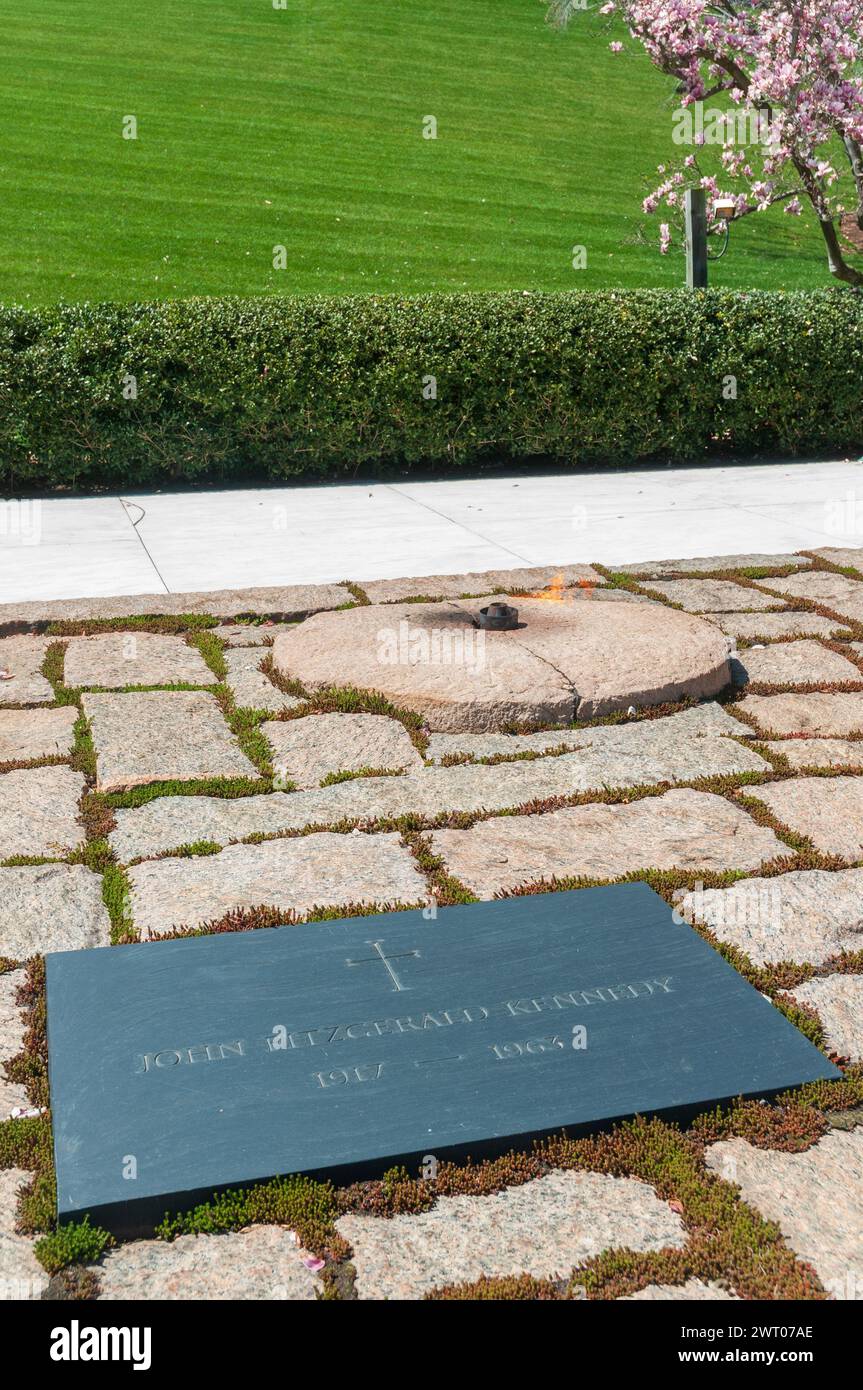 La flamme éternelle John F. Kennedy au cimetière national d'Arlington, système de cimetière national des États-Unis dans le comté d'Arlington, Virginie, États-Unis Banque D'Images