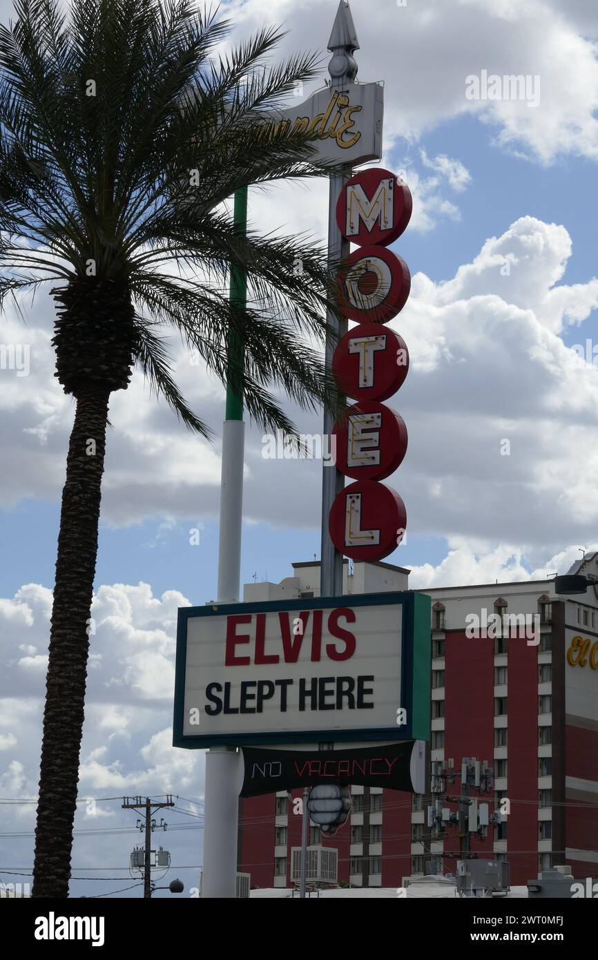 Las Vegas, Nevada, USA 7 mars 2024 Elvis Slept Here Motel Sign in Downtown Las Vegas Sign in Downtown Las Vegas le 7 mars 2024 à Las Vegas, Nevada, USA. Photo de Barry King/Alamy Stock photo Banque D'Images Las Vegas, Nevada, USA 7 mars 2024 Elvis Slept Here Motel Sign in Downtown Las Vegas Sign in Downtown Las Vegas le 7 mars 2024 à Las Vegas, Nevada, USA. Photo de Barry King/Alamy Stock photo Banque D'Images