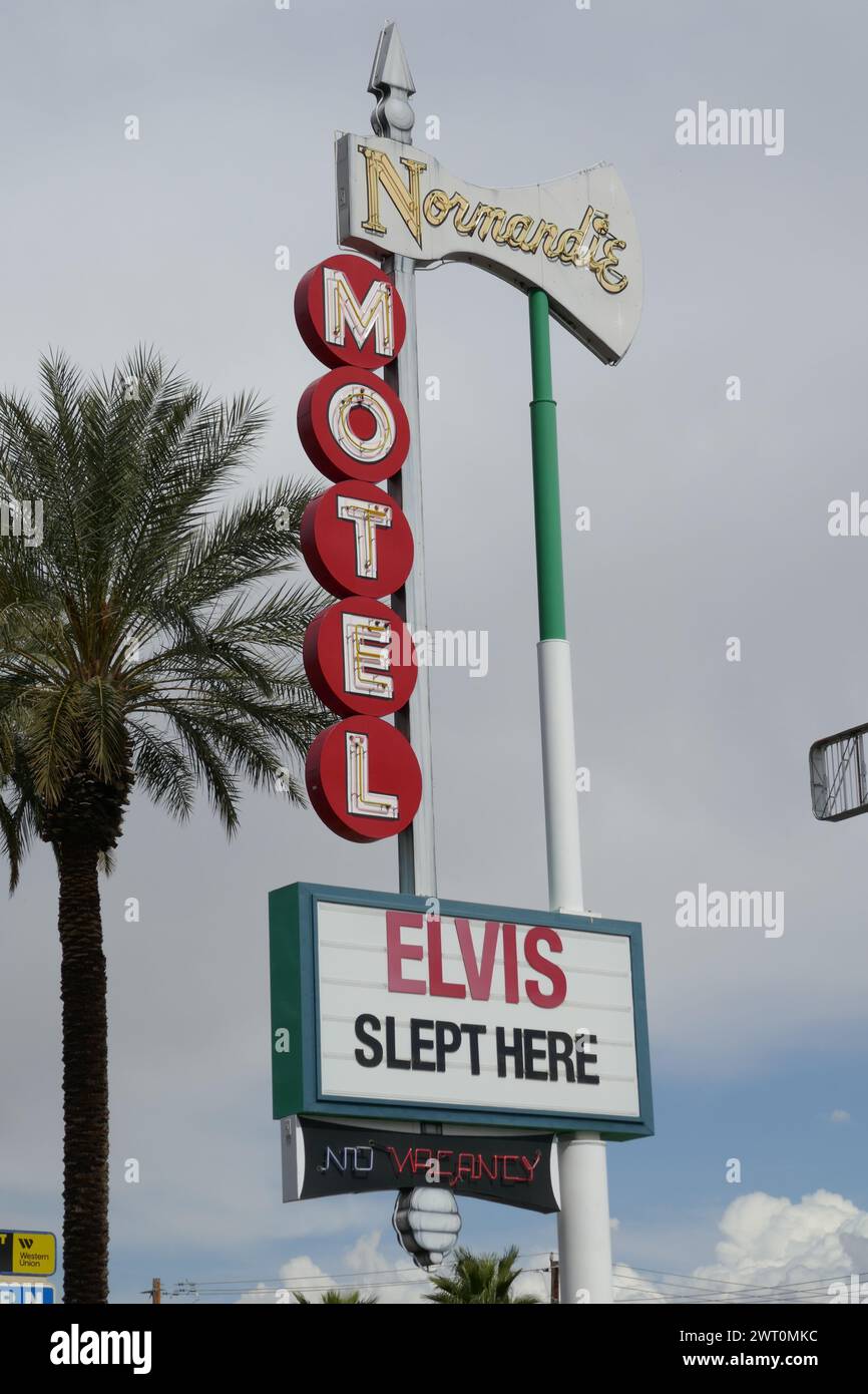 Las Vegas, Nevada, USA 7 mars 2024 Elvis Slept Here Motel Sign in Downtown Las Vegas Sign in Downtown Las Vegas le 7 mars 2024 à Las Vegas, Nevada, USA. Photo de Barry King/Alamy Stock photo Banque D'Images Las Vegas, Nevada, USA 7 mars 2024 Elvis Slept Here Motel Sign in Downtown Las Vegas Sign in Downtown Las Vegas le 7 mars 2024 à Las Vegas, Nevada, USA. Photo de Barry King/Alamy Stock photo Banque D'Images
