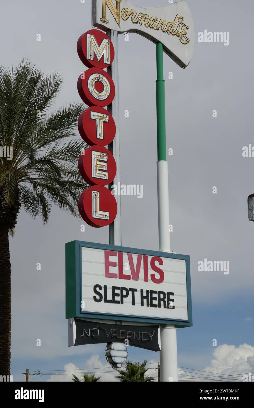 Las Vegas, Nevada, USA 7 mars 2024 Elvis Slept Here Motel Sign in Downtown Las Vegas Sign in Downtown Las Vegas le 7 mars 2024 à Las Vegas, Nevada, USA. Photo de Barry King/Alamy Stock photo Banque D'Images Las Vegas, Nevada, USA 7 mars 2024 Elvis Slept Here Motel Sign in Downtown Las Vegas Sign in Downtown Las Vegas le 7 mars 2024 à Las Vegas, Nevada, USA. Photo de Barry King/Alamy Stock photo Banque D'Images