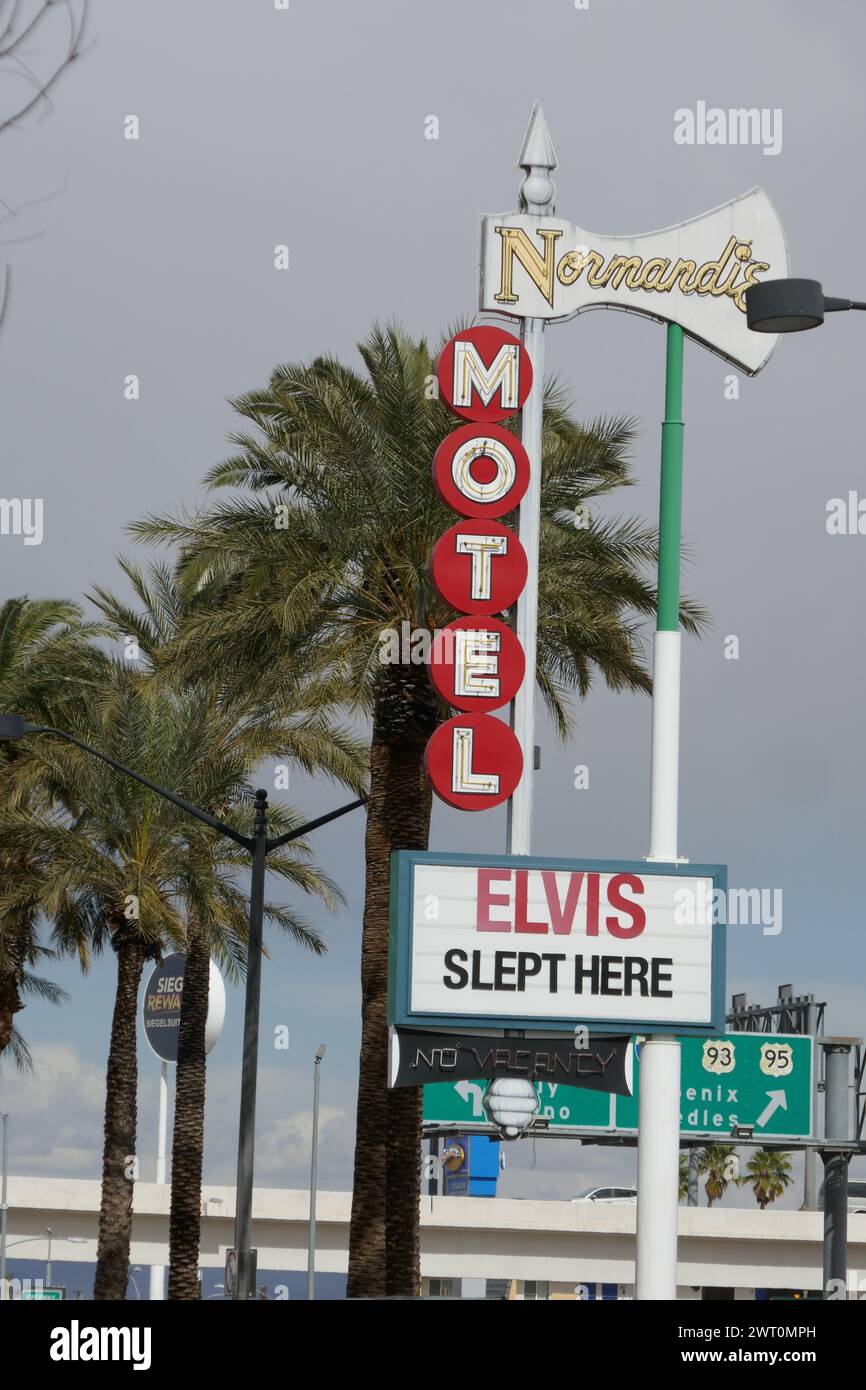 Las Vegas, Nevada, USA 7 mars 2024 Elvis Slept Here Motel Sign in Downtown Las Vegas Sign in Downtown Las Vegas le 7 mars 2024 à Las Vegas, Nevada, USA. Photo de Barry King/Alamy Stock photo Banque D'Images Las Vegas, Nevada, USA 7 mars 2024 Elvis Slept Here Motel Sign in Downtown Las Vegas Sign in Downtown Las Vegas le 7 mars 2024 à Las Vegas, Nevada, USA. Photo de Barry King/Alamy Stock photo Banque D'Images