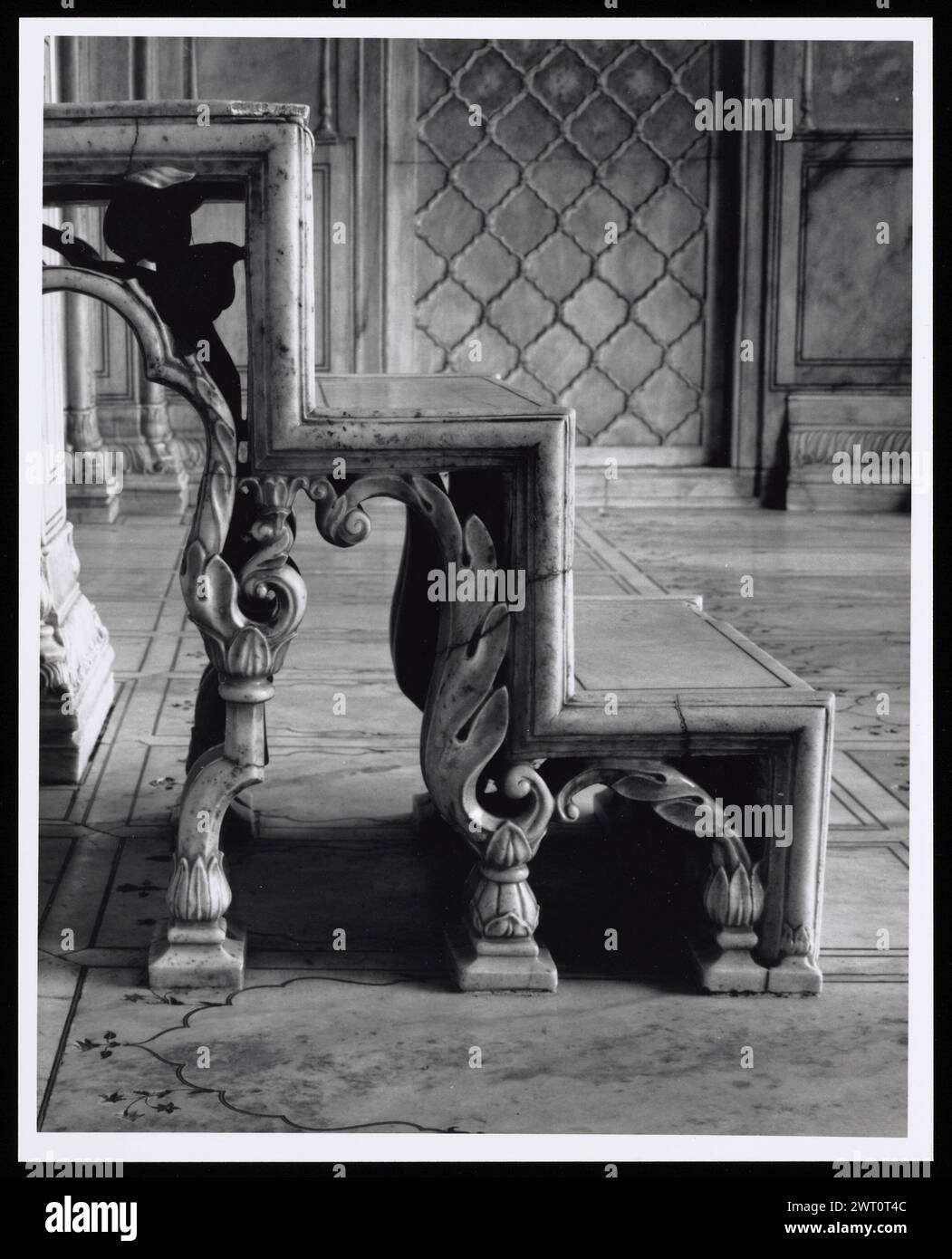 Inde Delhi Jami Masjid image inédite 5. Swaan, Wim. 1968 ou plus tôt matériaux de production photographique pour les villes de Mughul Inde : Delhi, Agra, Fatehpur Sikri des photographies d'architecture ont été sélectionnées et numérisées à partir de ces matériaux. Les portraits, les images ethnographiques et les images d'objets de musée ont été exclus. Les images numériques sont classées géographiquement, d'abord par pays, puis par ville, puis par site complexe ou monument, avec tous les noms dans l'ordre alphabétique. Les noms de lieux sont dérivés du Getty Thesaurus of Geographic Names (TGN)®, des rubriques de la Bibliothèque du Congrès et de la pub savante Banque D'Images