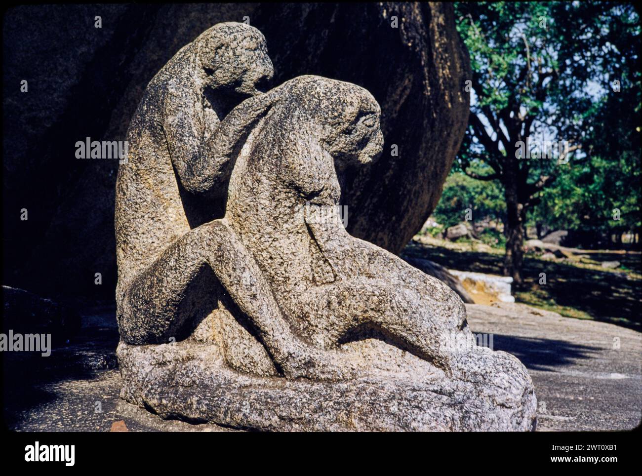 Inde Māmallapuram descente du Gange image non publiée 5. Swaan, Wim. 1968 ou plus tôt matériaux de production photographique pour les villes de Mughul Inde : Delhi, Agra, Fatehpur Sikri des photographies d'architecture ont été sélectionnées et numérisées à partir de ces matériaux. Les portraits, les images ethnographiques et les images d'objets de musée ont été exclus. Les images numériques sont classées géographiquement, d'abord par pays, puis par ville, puis par site complexe ou monument, avec tous les noms dans l'ordre alphabétique. Les noms de lieux sont dérivés du Getty Thesaurus of Geographic Names (TGN)®, Library of Congress Subject Headings, Banque D'Images