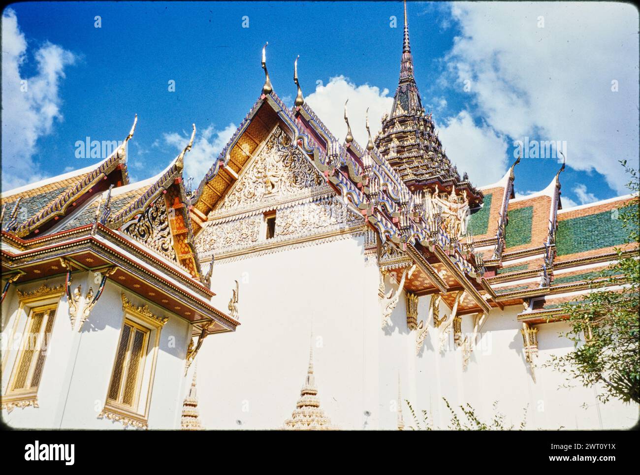 Thaïlande Bangkok Grand Palais image inédit 3. Swaan, Wim. 1966 ou plus tôt matériaux de production photographique pour les villes perdues d'Asie : Ceylan, Pagan, Angkor des photographies d'architecture ont été sélectionnées et numérisées à partir de ces matériaux. Les portraits, les images ethnographiques et les images d'objets de musée ont été exclus. Les images numériques sont classées géographiquement, d'abord par pays, puis par ville, puis par site complexe ou monument, avec tous les noms dans l'ordre alphabétique. Les noms de lieux sont dérivés du Getty Thesaurus of Geographic Names (TGN)®, des rubriques de la Bibliothèque du Congrès et du public universitaire Banque D'Images