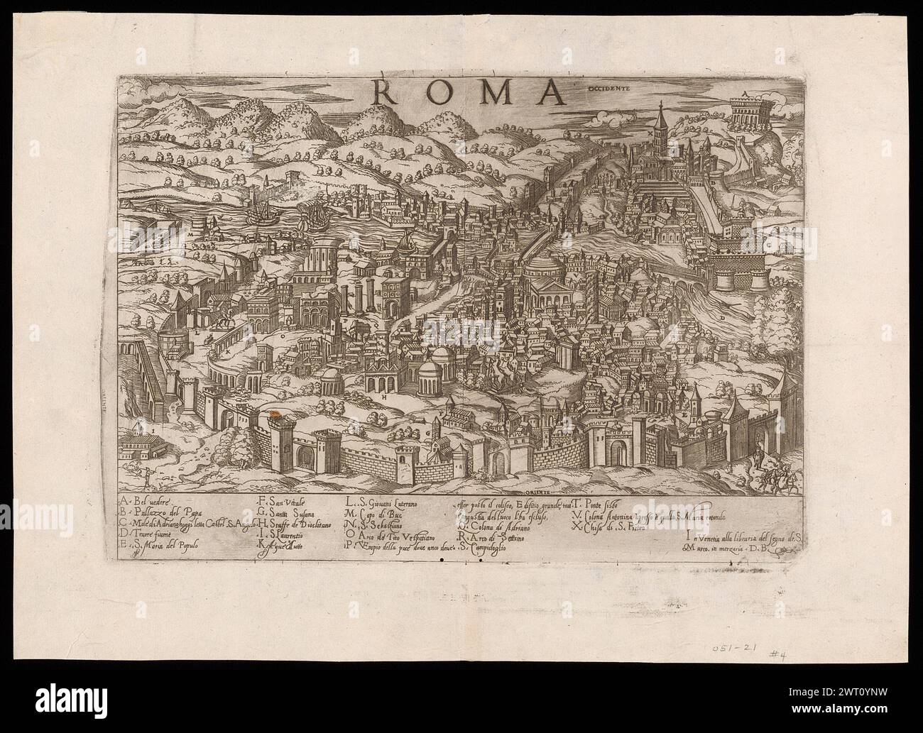 Roma, après 1550. [Après 1550] vue à vol d'oiseau de Rome dérivée de gravures sur bois dans la Cosmographia de Sebastian Münster, publiée à Bâle, 1550. Il représente Rome telle qu'elle était vers 1490. Pour le point de vue de Münster, voir A. Frutaz, le piante di Roma, XCVIII. Le titre « Roma » apparaît en haut de l'image. Clé des bâtiments et des sites portant les lettres A-X dans le compartiment rectangulaire sous l'image, avec l'empreinte dans le coin inférieur droit. Grugeage illustré. Orienté avec l'ouest en haut. Banque D'Images