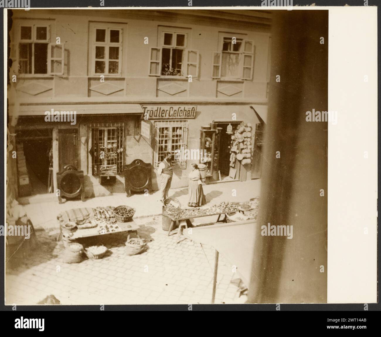 Vue depuis la fenêtre de l'appartement de Mucha, près de Amalienstrasse, Munich. Alphonse Maria Mucha, photographe (tchèque, 1860 - 1939) négatif 1886, tirage vers 1980 (verso, feuille) inscrit au crayon, dans le coin inférieur droit : '3' Banque D'Images
