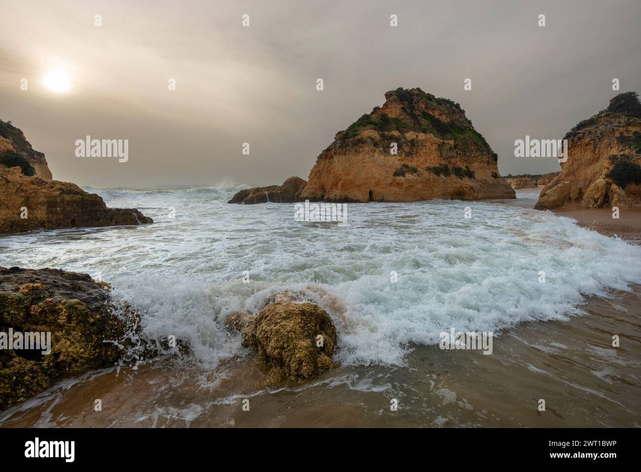 Vagues et rochers, Portugal Banque D'Images