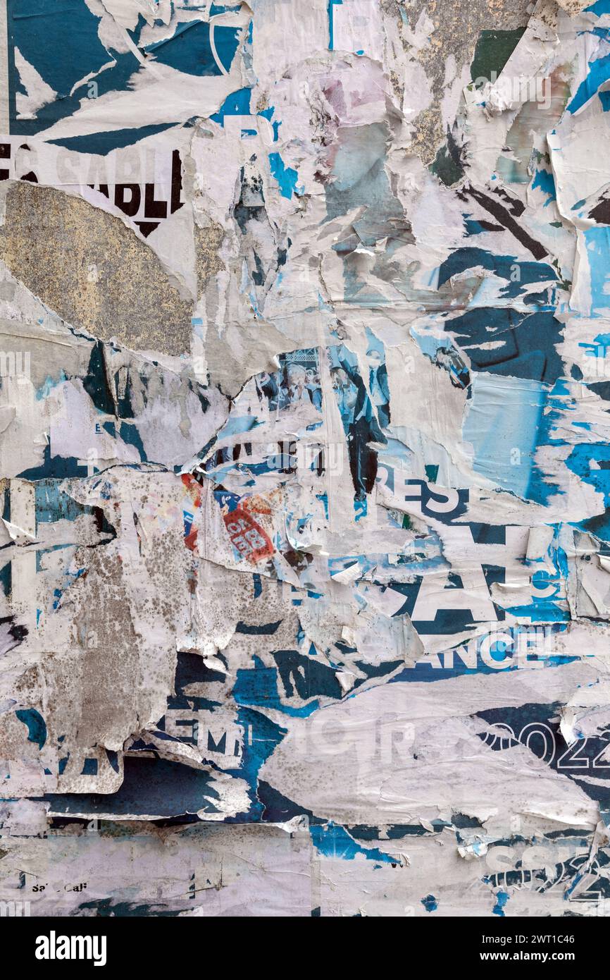 Texture de panneau publicitaire gratuit avec des affiches anciennes et déchirées Banque D'Images