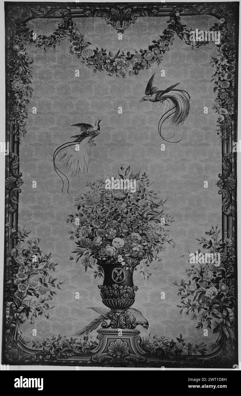 Urne avec des fleurs. Inconnu inconnu tapisserie dimensions : H 4,11 x l 2,58 m tapisserie matériaux/techniques : inconnu culture : Centre de tissage français : Aubusson histoire de propriété : Comte de Sutherland coll. Jacques Seligmann & Co vendu à Hubert Stern, Paris, 5/10/1926. Sur un sol à motifs floraux, urne centrale avec des fleurs sur le piédestal, avec perroquet perché sur la base, flanqué de paire de bouquets floraux noués avec un ruban 2 oiseaux volant au-dessus, triple feston suspendu de la bordure supérieure. (BRD) bordure de cadre photo avec trompe l'oeil sculpté acanthus & coquillage ornement Jacques Seligmann & Co. feuille de stock dans les archives Banque D'Images
