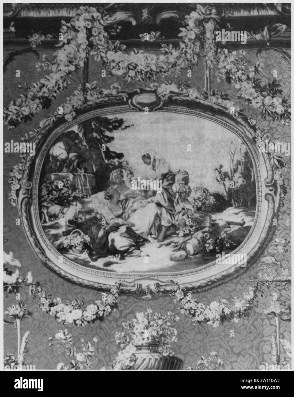 Diseuse de bonne fortune. Boucher, François (français, 1703-1770) (auteur de design) [peintre] Jacques, Maurice (français, 1712-1784) (auteur de design, alentours) [peintre] Tessier, Louis (français, CA.1719-1781) (auteur de design, alentours) [peintre] Neilson, Jacques (français, né en 1714-d.1788) (atelier) [tisserand] 1772-1774 tapisserie dimensions : H 3,95 x W 3,70 tapisserie matériaux/techniques : inconnu culture : Centre de tissage français : Paris donné à Joseph II, empereur d'Autriche, par Louis XVI (1777). Accroché dans la salle Alexander, palais de Hofburg (vers 1900). Autriche, Vienne, Vienne, Palais de la Hofburg. In Banque D'Images