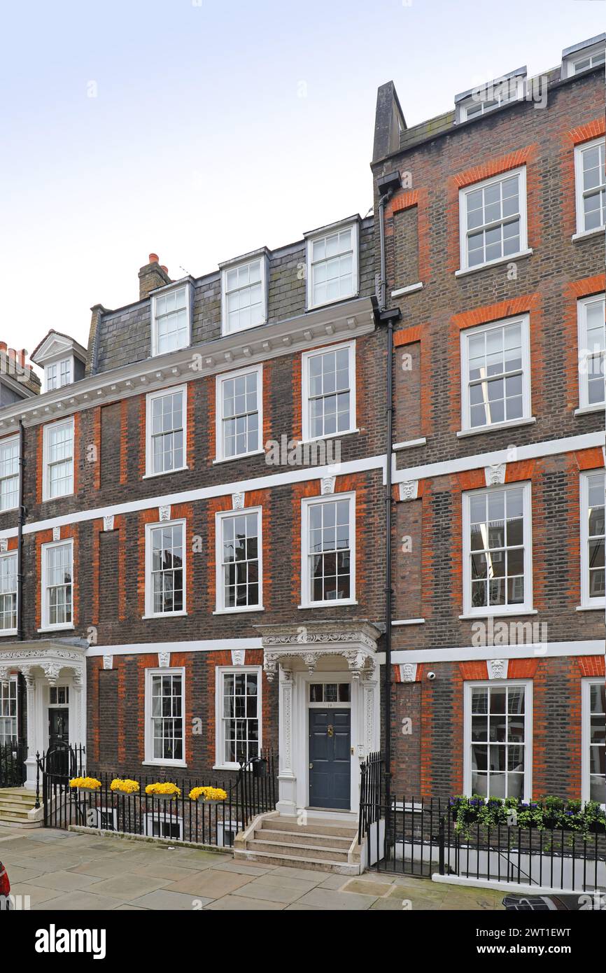 Queen Anne's Gate, Londres SW1. Élégantes maisons géorgiennes sur le côté sud de cette célèbre rue près de St James's Park. Banque D'Images