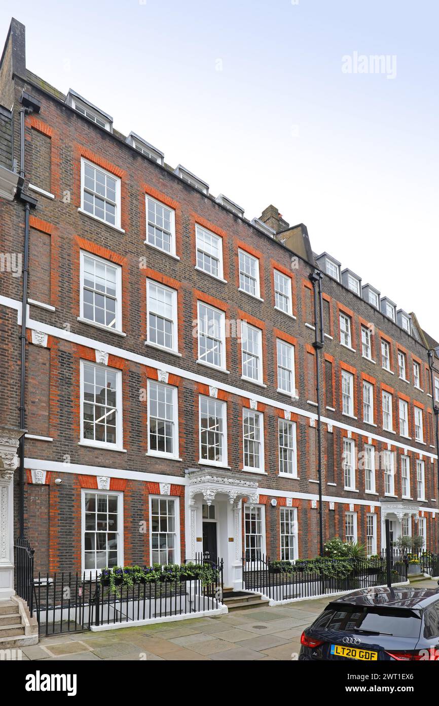 Queen Anne's Gate, Londres SW1. Élégantes maisons géorgiennes sur le côté sud de cette célèbre rue près de St James's Park. Banque D'Images