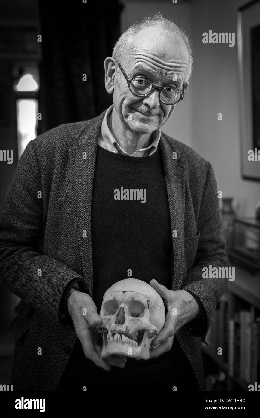 Henry Marsh , neurochirurgien britannique de premier plan et auteur du livre Do No Harm à sa maison privée à Londres en 3.03.2015 Banque D'Images