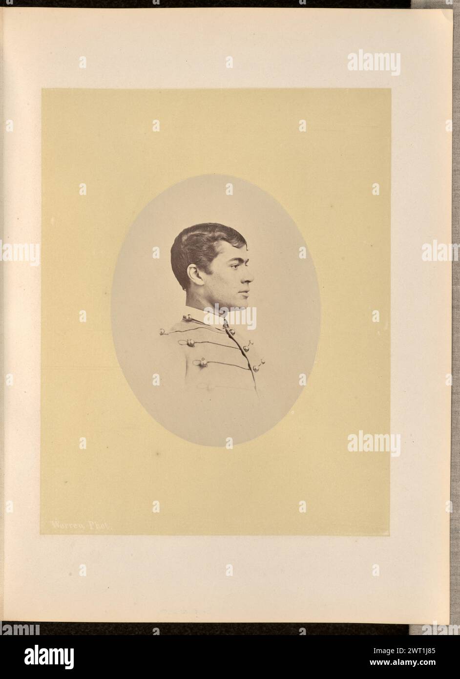 Portrait d'un homme. George Kendall Warren, photographe (américain, 1834 - 1884) 1868 Portrait de profil d'un homme vêtu d'un uniforme de cadet. Il fait face à la zone droite de l'image. Banque D'Images