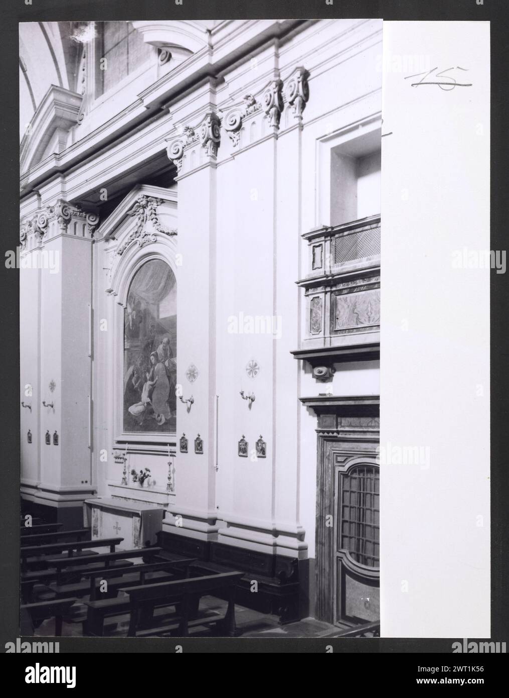 Ombrie Terni Calvi dell'Ombria S. Antonio4. Hutzel, Max 1960-1990 vues extérieures et intérieures de l'église ; peintures et sculptures intérieures de la haute Renaissance et baroque ; un rare groupe sculptural sculpté en bois de 30 figures datant du milieu du XVIe siècle. Notes de l'objet : Hutzel a tourné cette campagne en 1984. Photographe et érudit d'origine allemande Max Hutzel (1911-1988) photographié en Italie du début des années 1960 jusqu'à sa mort. Le résultat de ce projet, désigné par Hutzel comme Foto Arte Minore, est une documentation approfondie du développement historique de l'art en Italie jusqu'au XVIIIe siècle, y compris obje Banque D'Images
