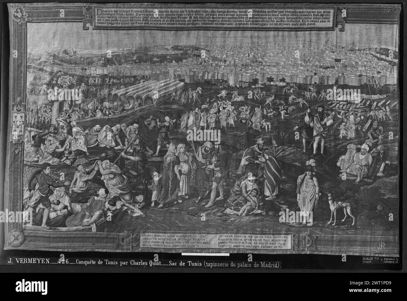 Sac de Tunis. Vermeyen, Jan Cornelis (Barbalonga) (pays-Bas (avant 1600) - Nord des pays-Bas, vers 1500-1559) (créateur de dessins animés) [peintre] Coecke van Aelst, Pieter (The Elder) (pays-Bas (avant 1600) - Flandre, 1502-1550) (créateur de dessins animés, attr.) [Peintre] Pannemaker, Wilhelm de (Netherlandish (avant 1600) - Flandre, Act. 1535-1578) (atelier) [tisserand] c. 1549-1551 tapisserie dimensions : H 525 x l 833 cm tapisserie matériaux/techniques : laine et soie ; fil métallique (or et argent) culture : Centre de tissage flamand : Bruxelles historique de propriété : inventaires de Carlos II (1701-1703), Carlos Banque D'Images