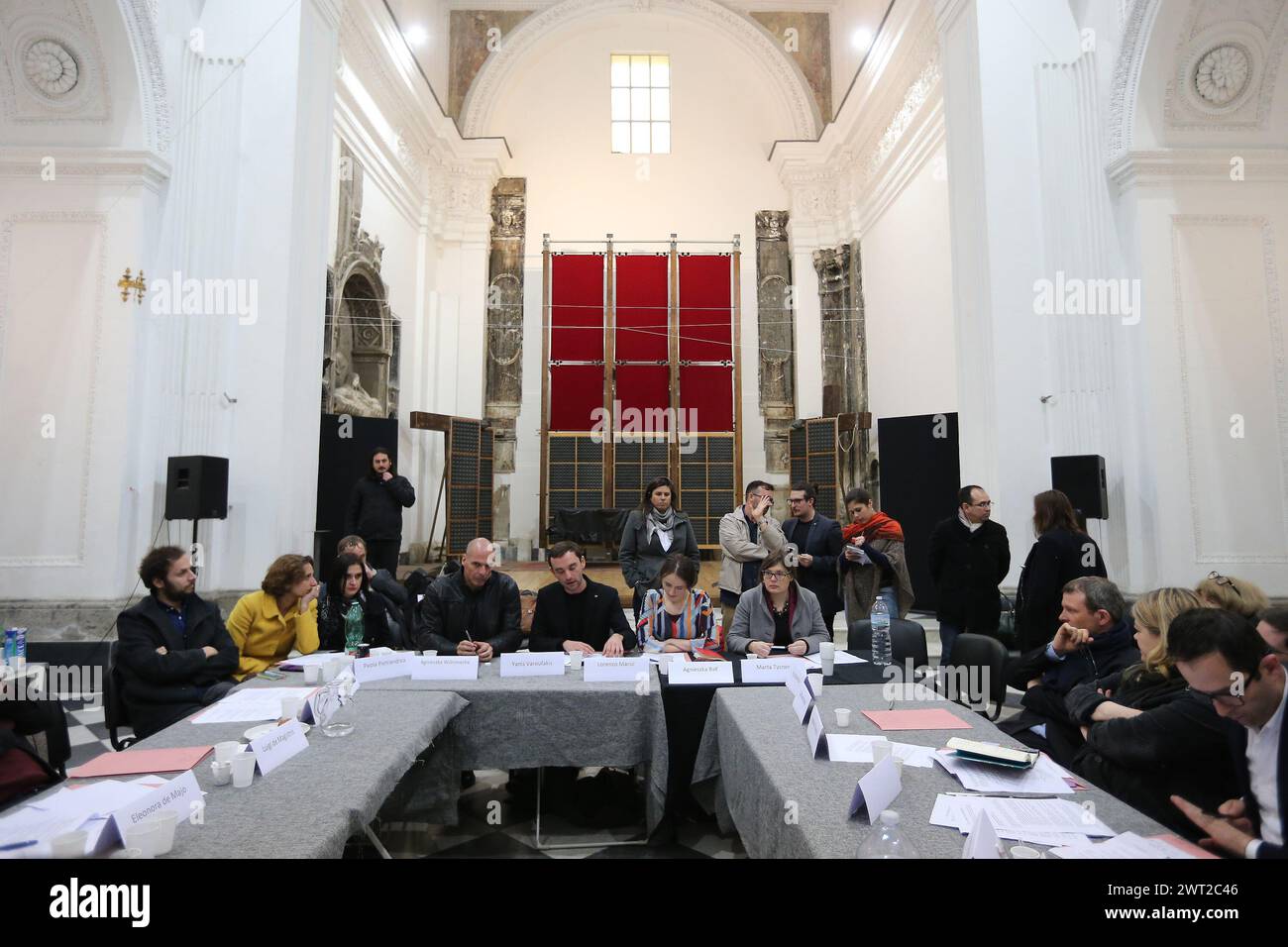 La table technico-politique lors de la présentation de la liste politique transnationale qui sera présentée aux élections européennes de 2019. P Banque D'Images