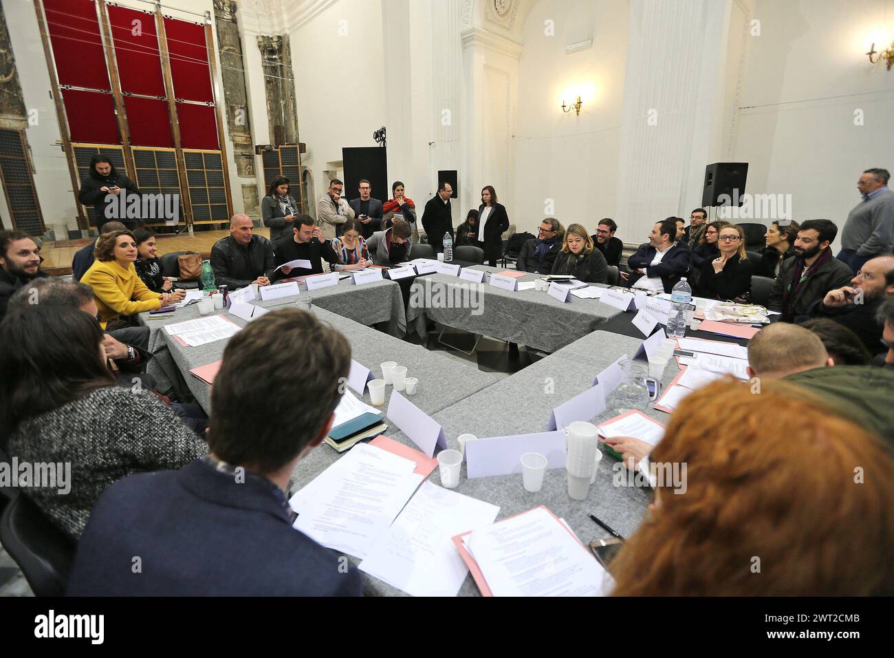 La table technico-politique lors de la présentation de la liste politique transnationale qui sera présentée aux élections européennes de 2019. P Banque D'Images