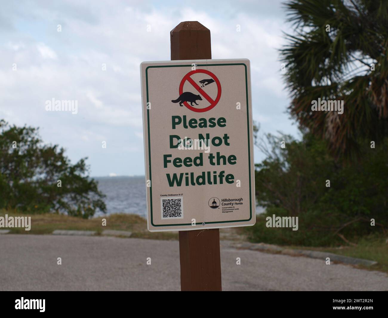 Ruskin, Floride, États-Unis - 5 novembre 2022 : avertissement : « Veuillez ne pas nourrir la faune » par Tampa Bay. Banque D'Images