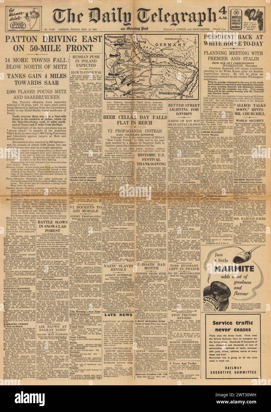 1944 le Daily Telegraph rapporte que Roosevelt remporte l'élection présidentielle, l'avance de la troisième armée américaine en Lorraine et le bombardement allié de Saarbrucken Banque D'Images
