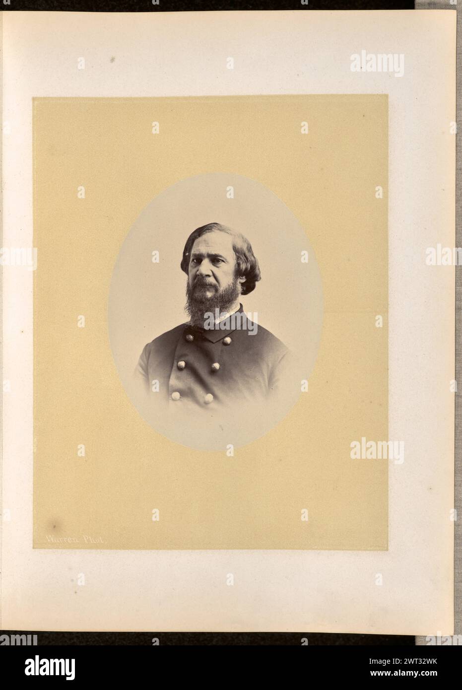 Portrait d'un homme. George Kendall Warren, photographe (américain, 1834 - 1884) 1868 Portrait d'un homme à la barbe complète. Il porte une veste avec deux rangées de boutons sur le devant. Banque D'Images