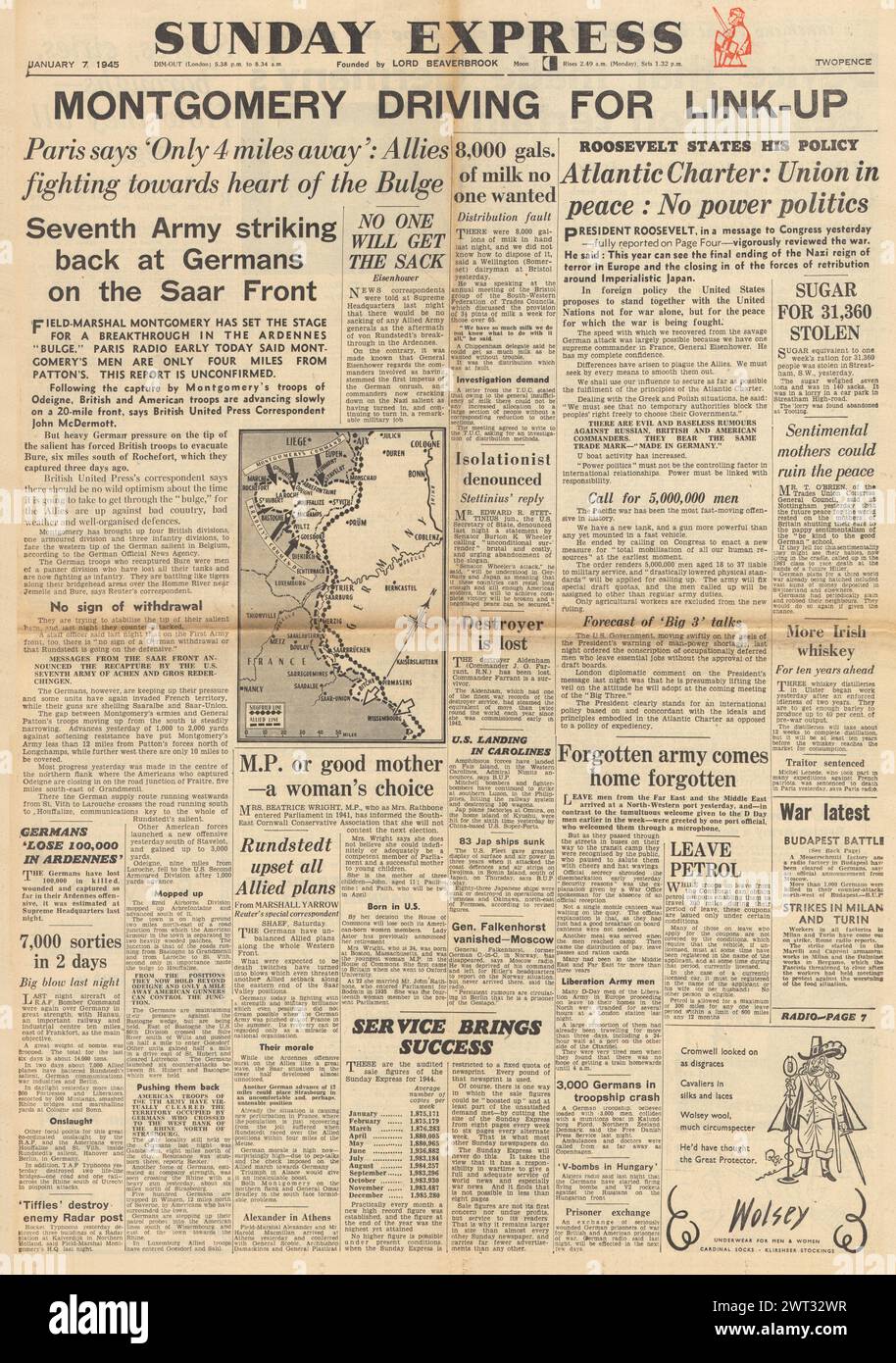 1945 Sunday Express page de couverture reportant la bataille des Ardennes, la bataille pour la Sarre, la Charte de l'Atlantique et les forces américaines débarquent sur les îles Caroline Banque D'Images