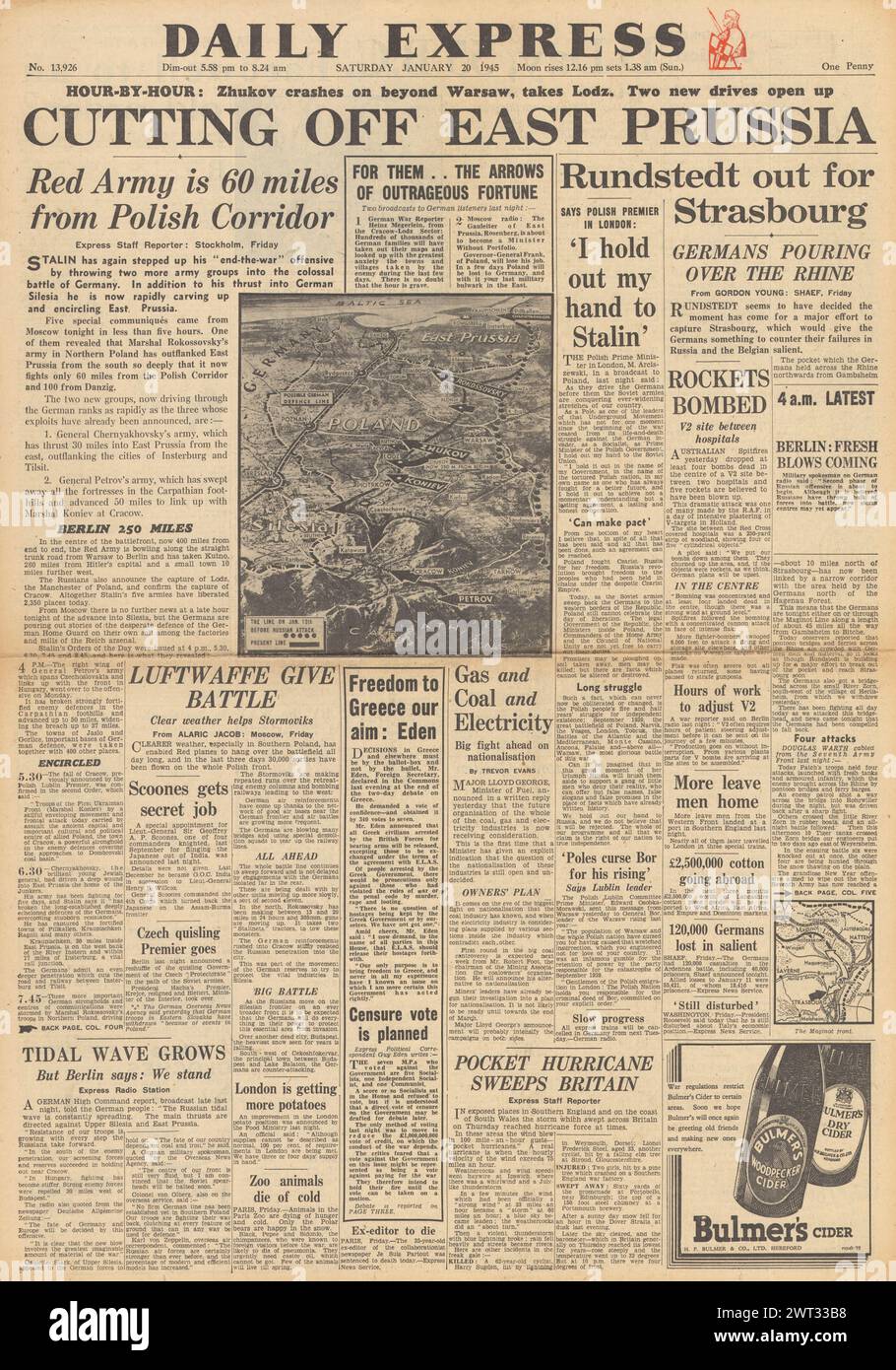 1945 Daily Express page de couverture faisant état de la bataille des Ardennes et de la route de l'Armée rouge pour couper la Prusse orientale Banque D'Images