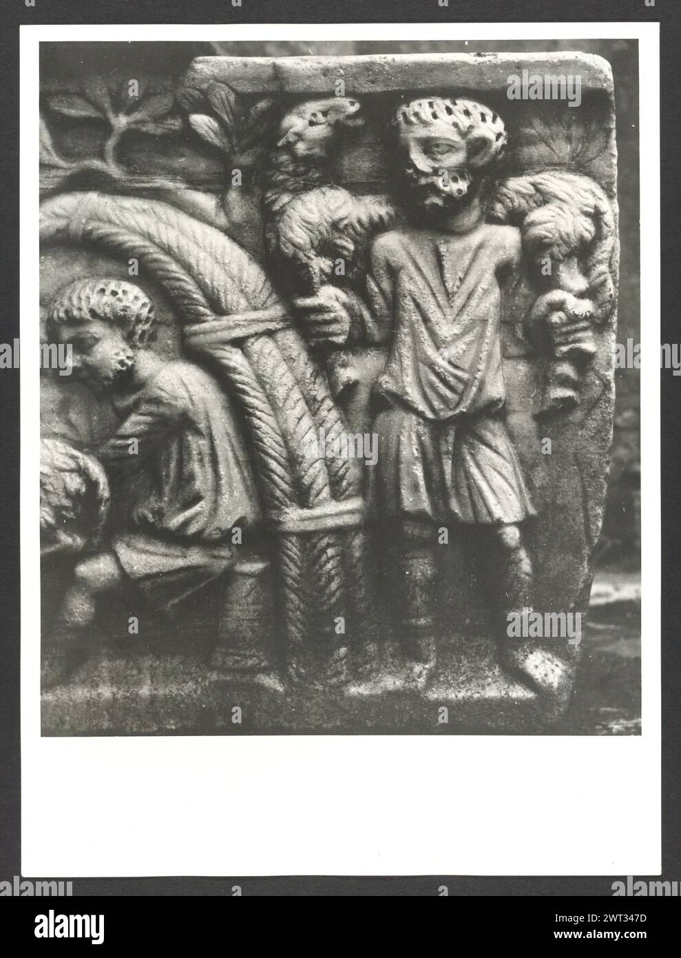 Lazio Roma Rome Palazzo del Commendatore0. Hutzel, Max 1960-1990 Post-médiéval : architecture, sculpture architecturale, sculpture, fresque. Notes de l'objet : le palazzo est le siège du président de l'hôpital de Borgo S. Spirito ; construit entre 1567-71 après la conception de Nanni di Baccio Bigio ; façade linéaire ; horloge fantastique de 1827. Hôpital a été fondé en 1198 par le pape Inncenzo III. Fresques dans les salons, environ 1 000 mètres carrés. 53 négatifs ont déjà été classés. Photographe et érudit d'origine allemande Max Hutzel (1911-1988) photographié en Italie du début des années 1960 jusqu'à sa mort. Banque D'Images