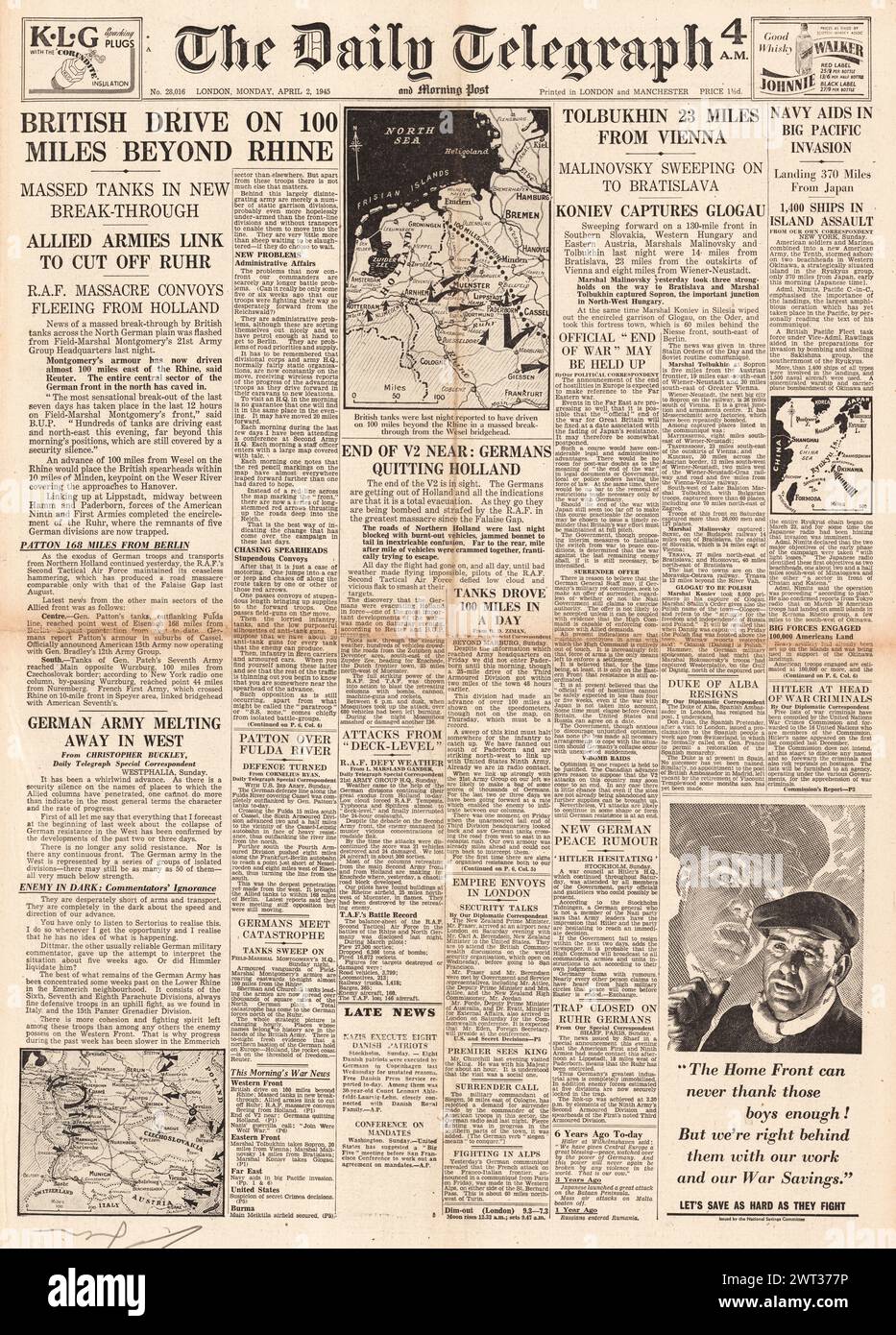 1945 le Daily Telegraph fait la une de ses pages sur l'avance des forces britanniques dans l'Ouest, la diminution de la menace V2, la bataille d'Okinawa et l'avance de l'Armée rouge sur Vienne Banque D'Images