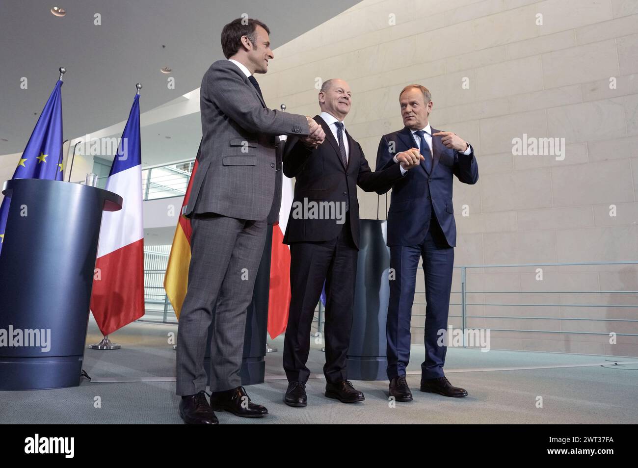 Emmanuel Macron, Olaf Scholz und Donald Tusk beim Pressestatement nach dem gemeinsamen Gespräch mit dem Bundeskanzler im Bundeskanzleramt. Berlin, 15.03.2024 Banque D'Images