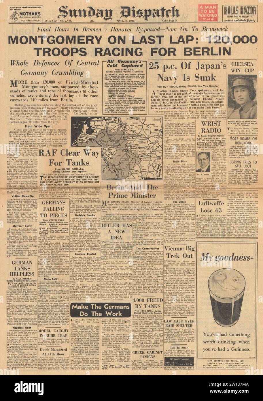 1945 Sunday Despatch première page signalant que les Alliés avancent vers Berlin, coulent le cuirassé japonais Yamato et Battle for Vienna Banque D'Images