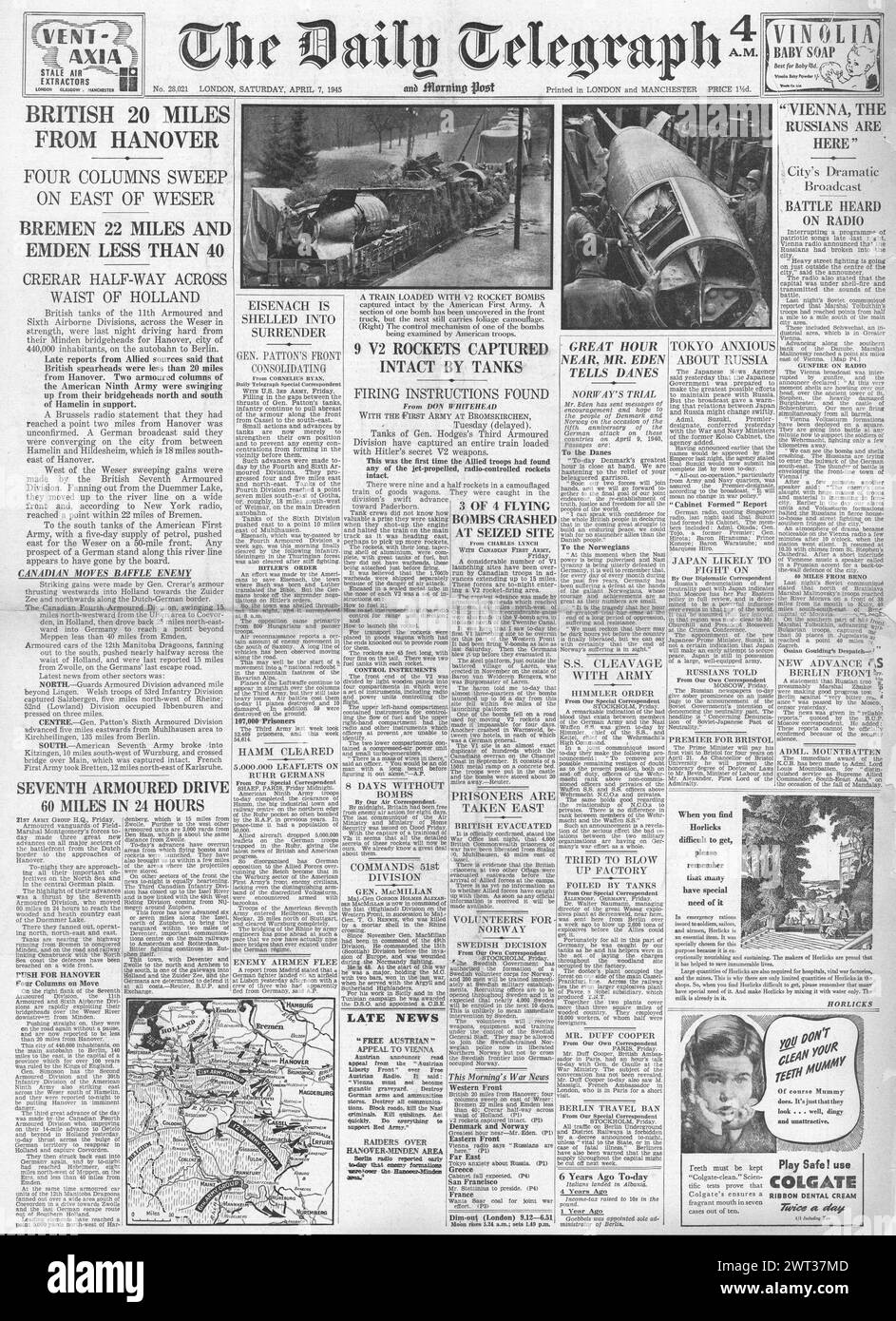 1945 le Daily Telegraph rapporte la capture de fusées V2, l'avancée des Alliés sur Hanovre et Leipzig et la bataille de Vienne Banque D'Images