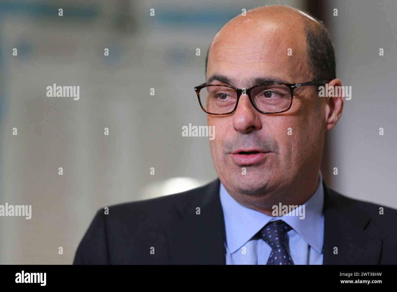 Le secrétaire du Parti démocratique, Nicola Zingaretti, lors de la conférence de presse à Casal di principe, pour les élections européennes. Banque D'Images