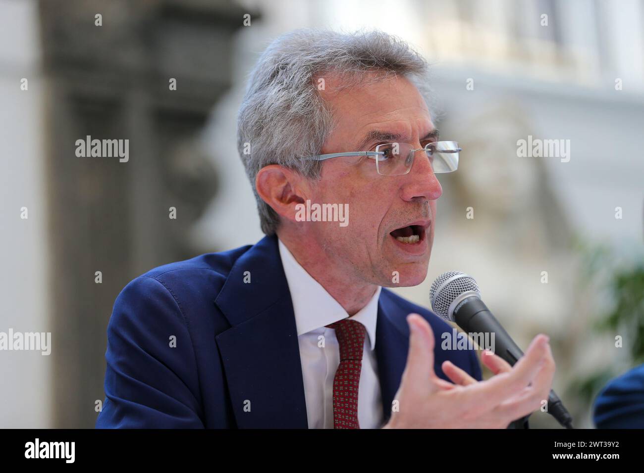 Le candidat pour le maire de Naples, Gaetano Manfredi, lors de la conférence de presse pour sa présentation en tant que candidat du mouvement 5 étoiles. Banque D'Images