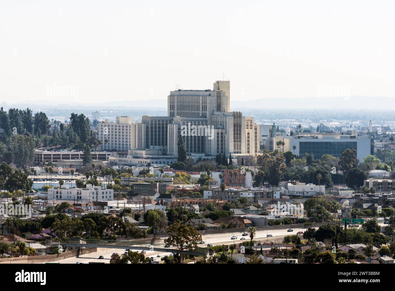 Vue panoramique sur le bâtiment historique art déco de l'hôpital du comté de Los Angeles. Banque D'Images