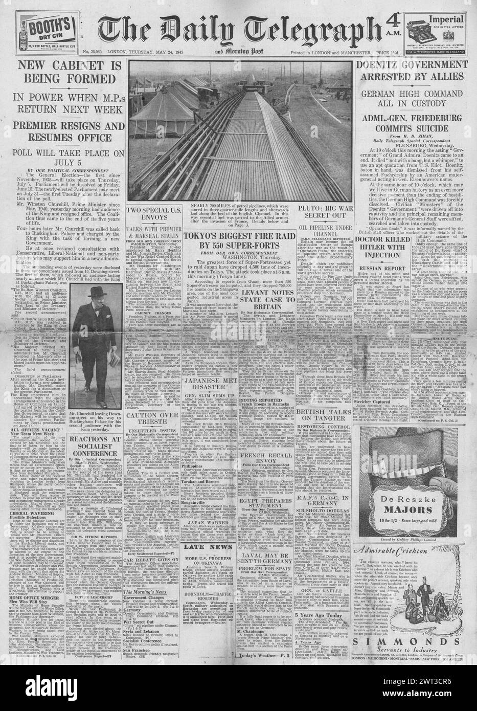 1945 le Daily Telegraph, page d'accueil annonçant l'élection générale, l'oléoduc de Dungeness, le gouvernement Doenitz arrêté et affirmant qu'Hitler est mort par injection létale Banque D'Images