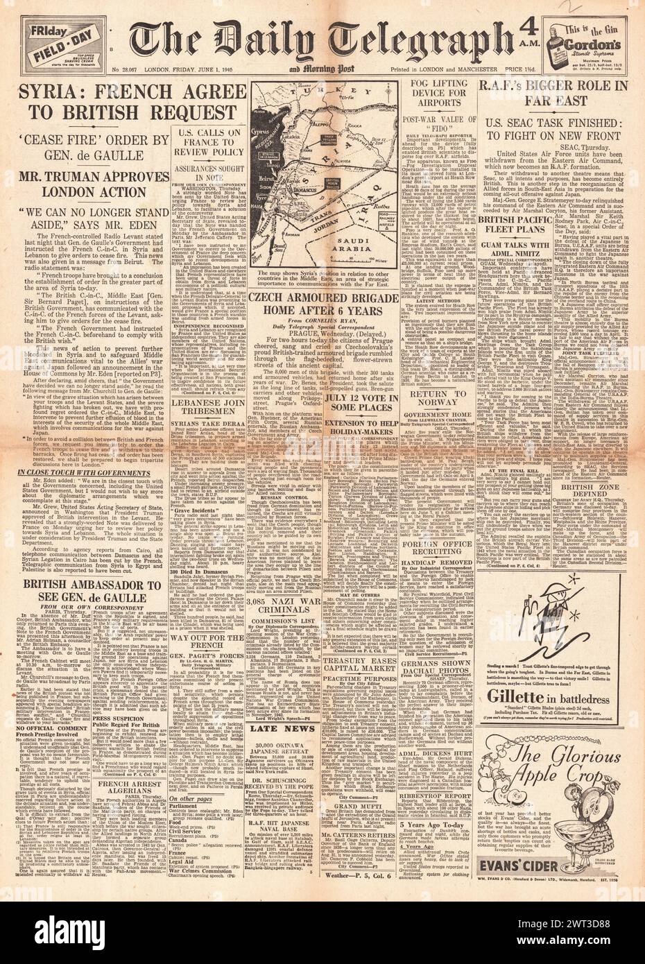 1945 la page de couverture du Daily Telegraph rapporte le cessez-le-feu en Syrie et le rôle plus important de la RAF en extrême-Orient Banque D'Images
