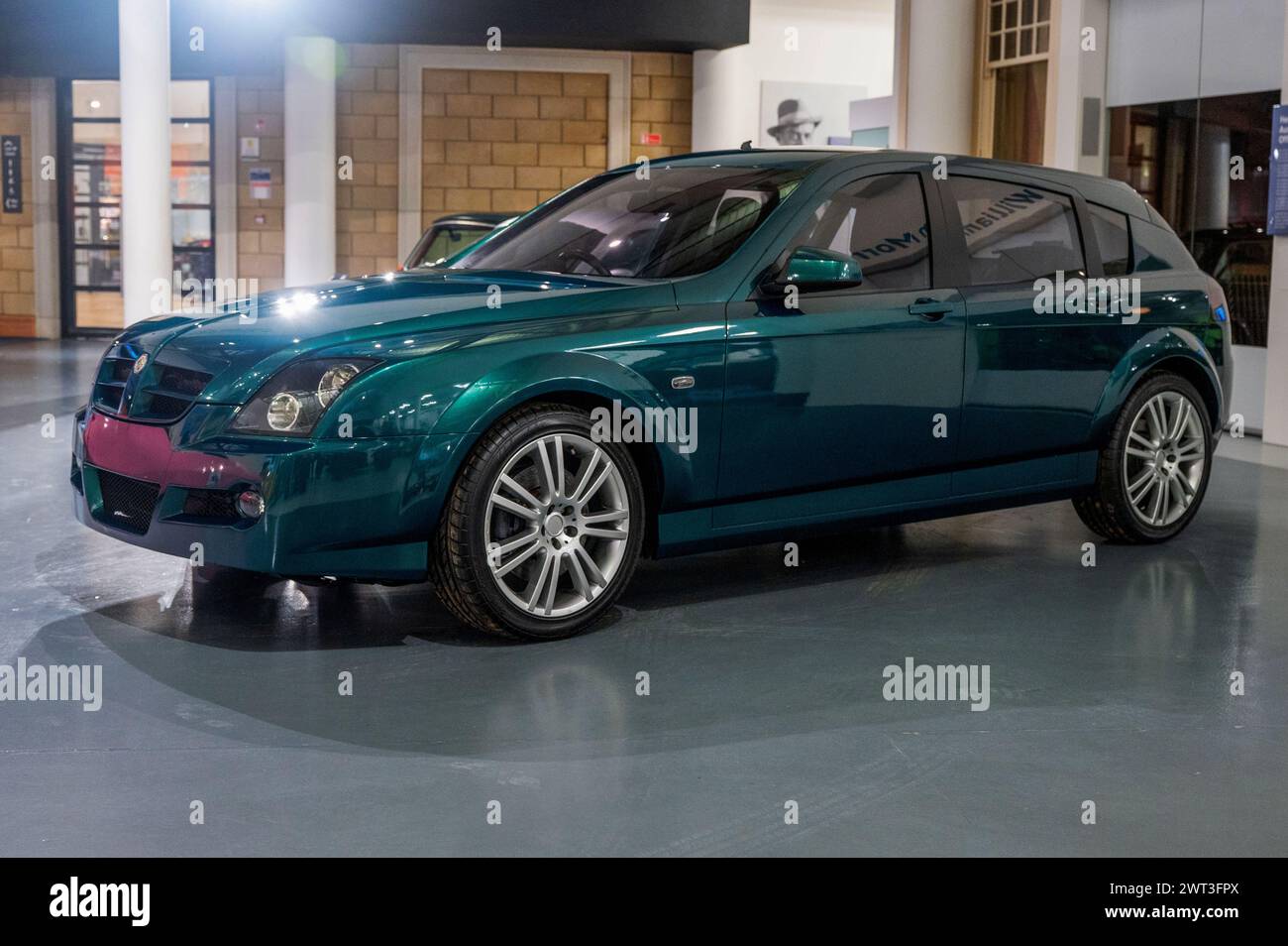 La MG Rover RDX60, prototype de ce qui serait devenu les Rover 55 et 35, remplace la 25/45, maintenant exposée au British Motor Museum Banque D'Images