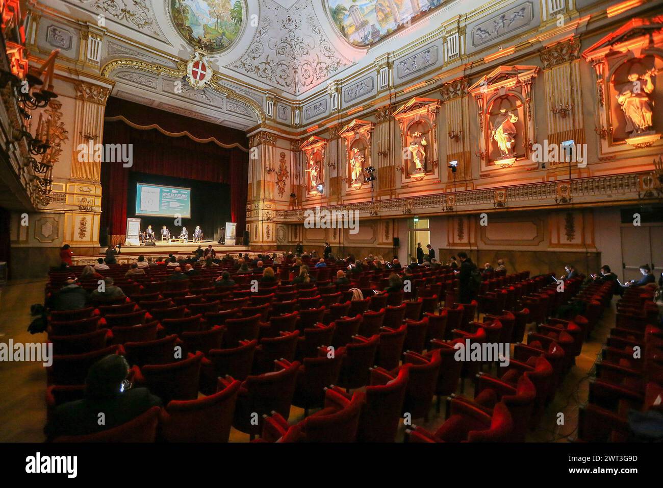 Une vue du théâtre de la cour, lors de la conférence espaces du futur, organisée par le journal Corriere del Mezzogiorno à l'intérieur du Palais Royal o Banque D'Images